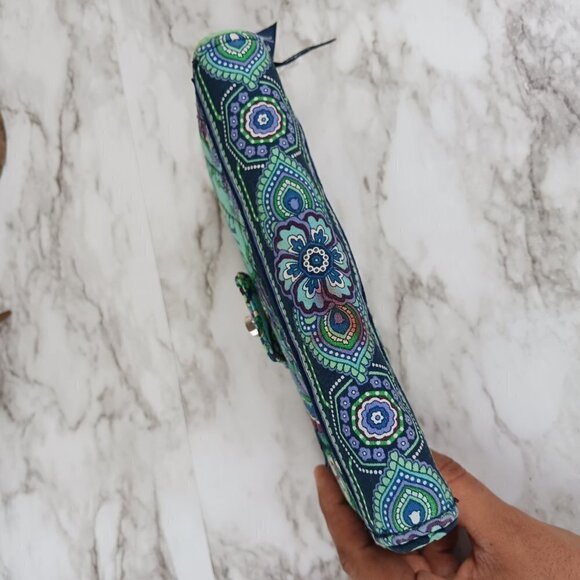 VERA BRADLEY RHYTHM & BLUES PATTERN TURN LOCK WALLET WOMEN - Picture 5 of 11